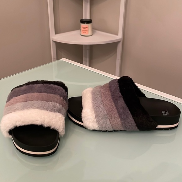 Shoes - Open Toe Fuzzy Slides - Black/White/Gray NEW